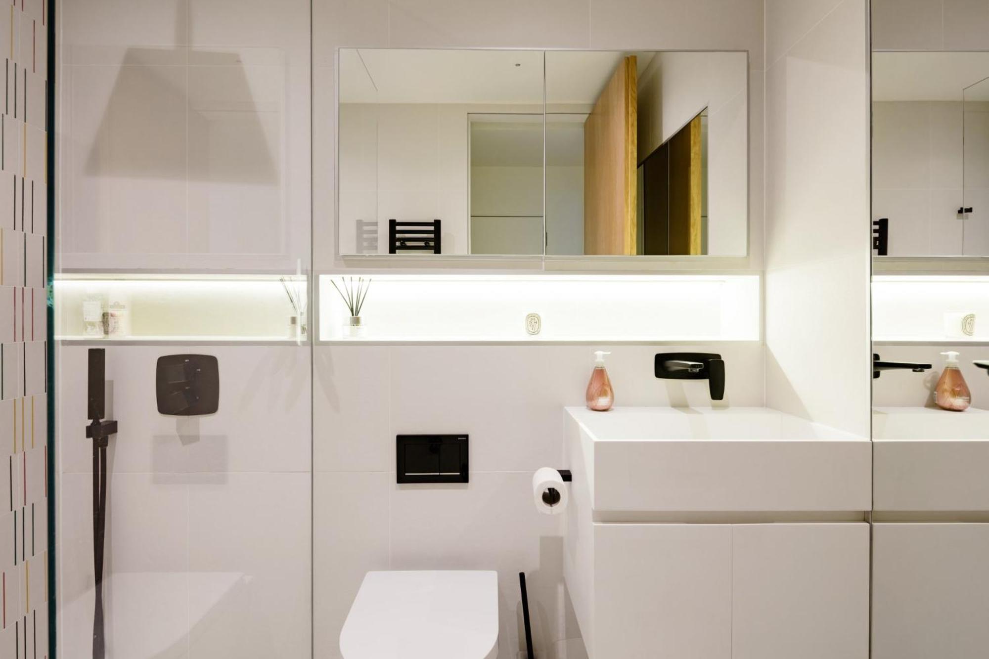 Modern Apartment & Rooms At Charing Cross Londres Exterior foto